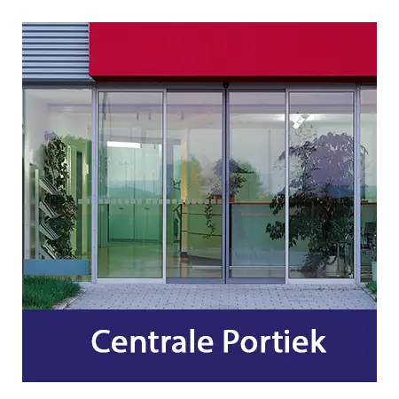 Centrale portiek met toegangsdeur